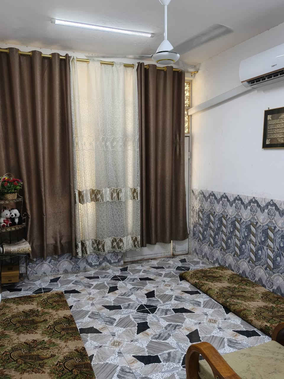*مشتمل للبيع - 100 متر* 🏡

*📌 الموقع:*
*الفلوجة -  حي العسكري فيشارع السايدين قاطين*  
*قرب أسواق عطوفة وماركت عبودي*  
*موقع مميز وخدمي*

*📐 تفاصيل المشتمل:*
- *المساحة:* 100 متر
- *التقسيم:* 3 غرف نوم حديث
- *التشطيب:* حديث وجاهز للسكن
- *الموقع:* قريب من شارع والمدارس  والخدمات

*💰 السعر:*  135مليون مع مجال للتفاوض 

*📞 للاستفسار والمعاينة:* ***********  
*مكتب أم يزن للعقار*
للبيع بالنقد فقط أو مراوس حسب القناعة بمشتمل طابقين بداية الشهداء 
---
