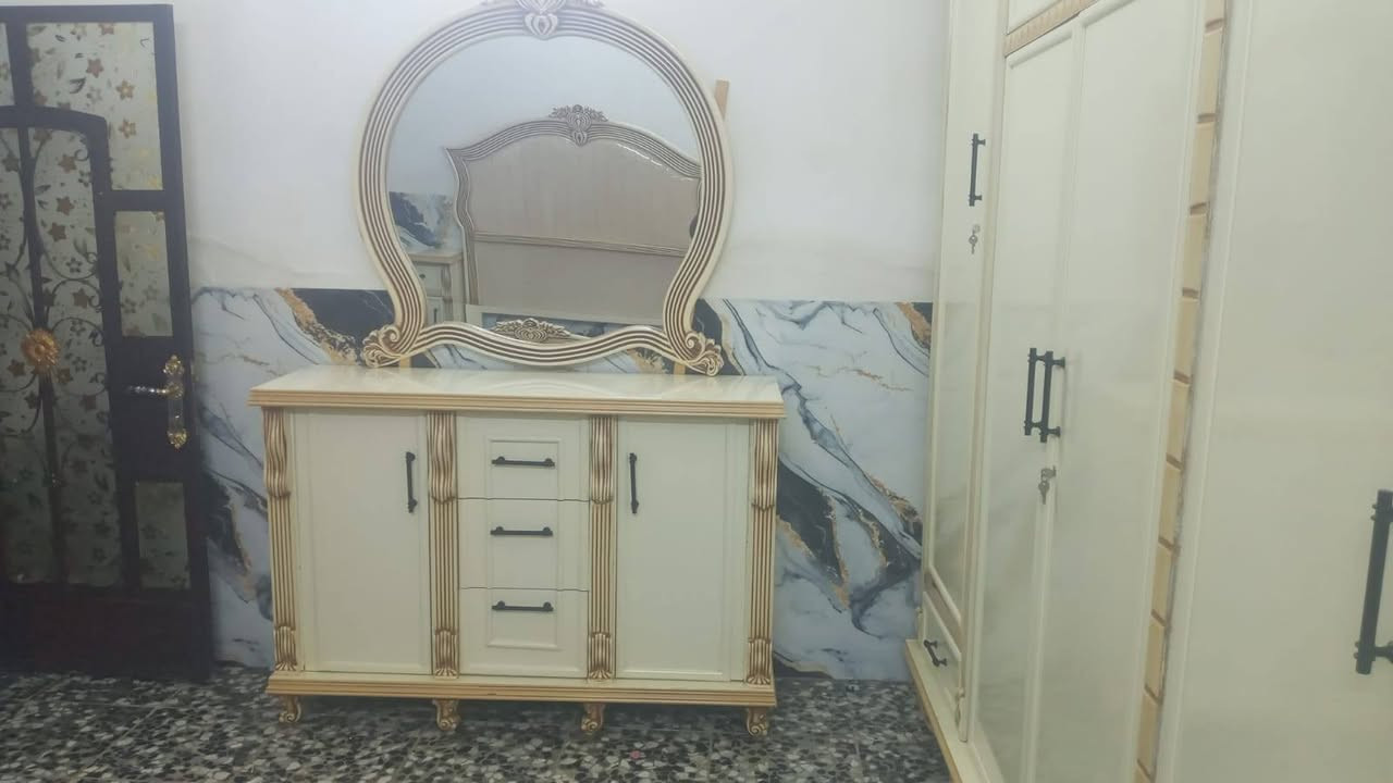 غرفه عراقيه مستخدم 
اخت الجديد
نصب استخدام شهر فقط 
داخل صاج طبيعي صبغ حراري ارجل جعب الغزال لف الابواب والنقش زان طبيعي 
موديل نازگ ❓لون مميز 
سعرها (( 2,250 ))
شغل درجه أولى 

نقل وشد متوفر لكل مناطق بغداد***********
