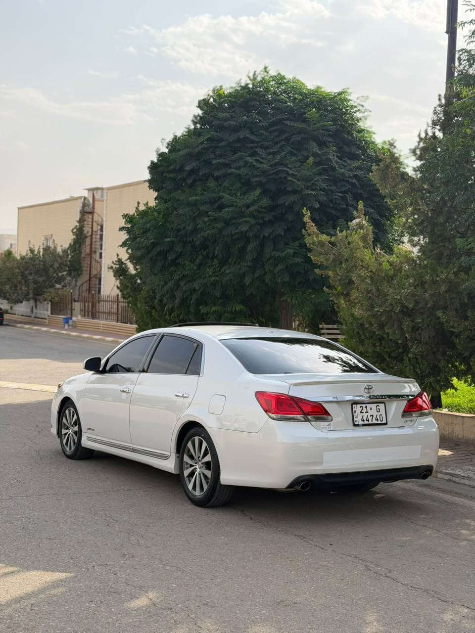 تویوتا ئە ڤەلۆن مۆدیل ٢٠١٢ قەباخ رەش KM 150,000 رۆشتووە و زۆر زۆر بە جوانی ماوەتەوە سەیارەکە ماسەفاتی خلیجیە سەیارەکە و لیمیتدە فوول فوول مواسەفاتە و ٤ تایەی لۆکی لە ژیرە و هە موو شتیکی بەشەرت و سەنەوی و رەقەم تازەیە و تازە کتابی جام رەشی بۆ کراوە  بە شەرتی گیرو مەکینە مەزبووتە و تەنها ٢ پەلە ساردی هە یە و ١ پەلە کارت هە یە و هیچی تری نییە سعری سەیارەکە ١٨٨$ گەلا و مەعامەلەیە و بۆ زانیاری زیاتر *********** السليمانية, العراق
