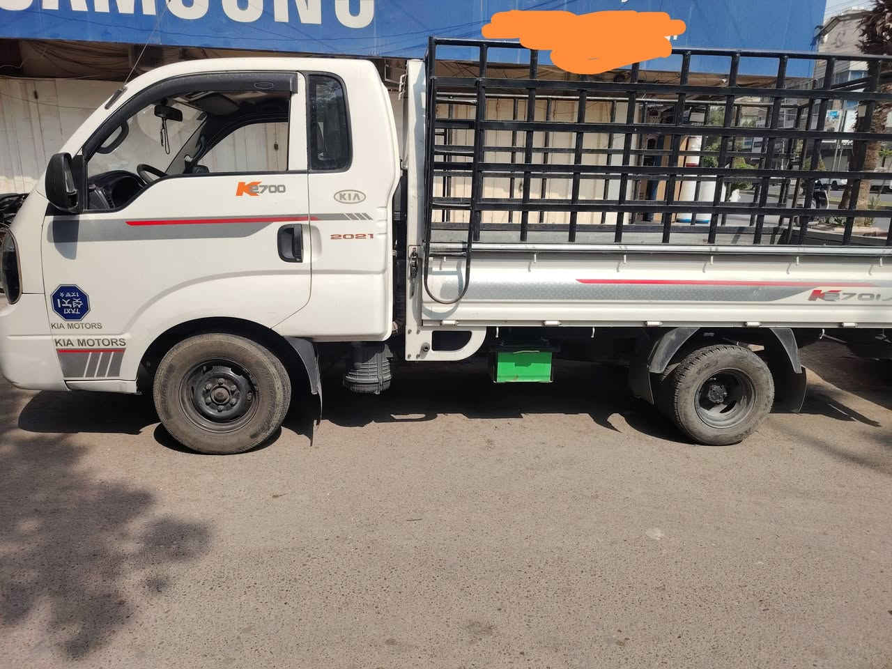 لبيع كيا حمل ٢٠١٦ باسمي محرك ٢٧٠٠ رقم بغداد باسمي ١١٠ ورقه وبيه مجال ***********
