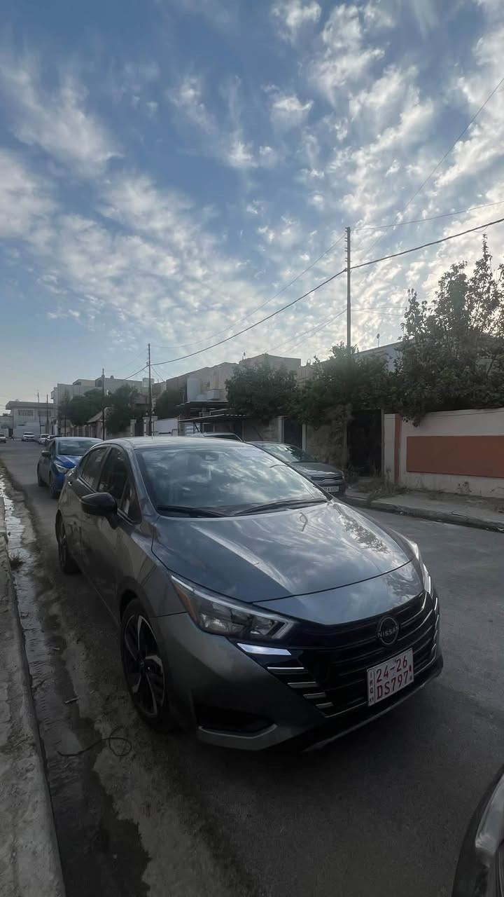السلام عليكم نيسان فيرسا كلييين sr 
يعني فووول من الاخير 
السياره بدون ضرر من امريكا ماشيه ٣٠ الف ميل 
رقمها كاتي
رقم الهاتف 
*********** 
واتس متوفر على نفس الرقم 
او تفضل خاص 
السعر ١٢٠
