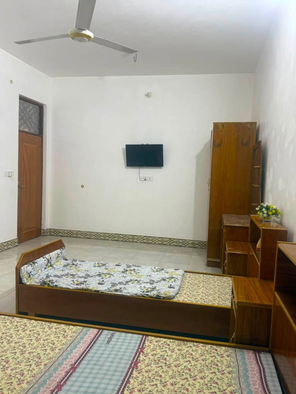 دار للبيع أم الخيل 2
200 متر طابقين بناء حديث 
***********
***********
