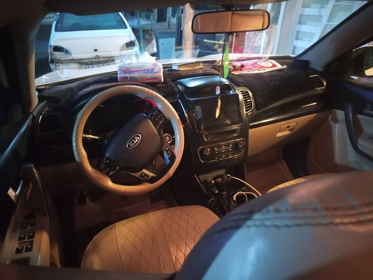 كيا سورنتو للبيع
المواصفات :- 
موديل ٢٠١٥ 
وارد خليجي بدون ضرر مثل ما موضح بالسونار 
حساس امامي خلفي 
كشن كهرباء
بصمه تشغيل + ابواب 
كامره خلفيه 
شاشه 
متواجد في بغداد أو الرمادي 
السعر : 167 واكو مجال للعمله 
للاستفسار تواصل واتس اب *********** وائل ابو جود
