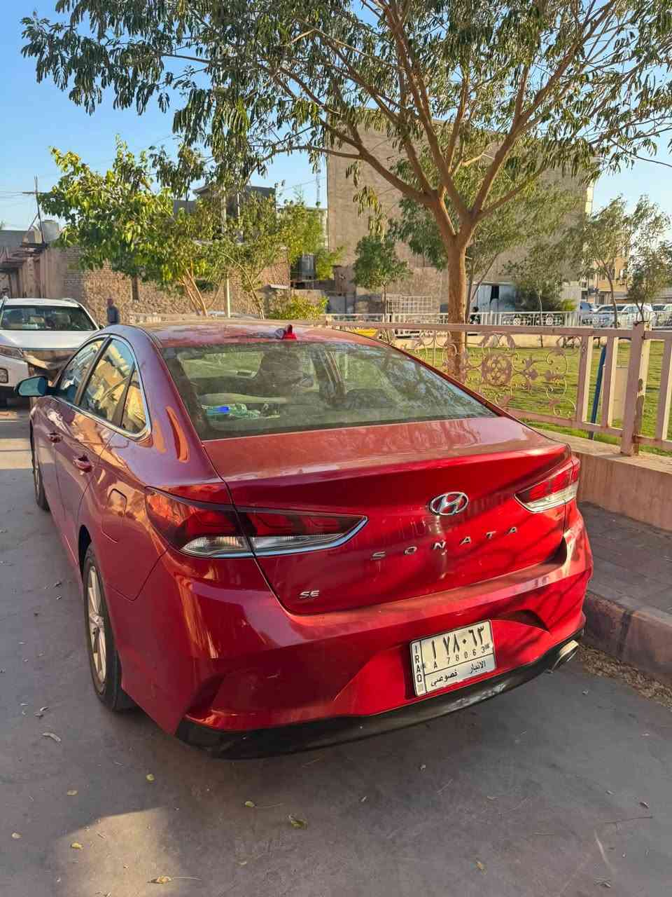 🚘✨ هيونداي سوناتا SE موديل 2018 ✨🚘

سيارة مريحة، عملية، واقتصادية بالاستخدام، ومناسبة للدوام والمشاوير والسفر 👌

🔹 محرك 4 سلندر
🔹 قير أوتوماتيك
🔹 دفع أمامي
🔹 شاشة
🔹 كاميرا خلفية
🔹 تحكمات ستيرن
🔹 بلوتوث
🔹 مثبت سرعة
🔹 مكيف بارد وحار ❄️🔥 
🔹 نظام ABS
🔹 نظام الثبات الإلكتروني
🔹 وسائد هوائية
🔹 اقتصادية بالوقود
🔹 وباقي المواصفات المعروفة

✅ السيارة مكفولة كفالة عامة
✨ سيارة نظيفة ومريحة وكعدتها حلوة
📍 جاهزة للفحص والمعاينة

📞 للتفاصيل والاستفسار:
***********

🔥 RAMADI.CARS انستا(
— سيارتك… طريقك للبيع 🚗
