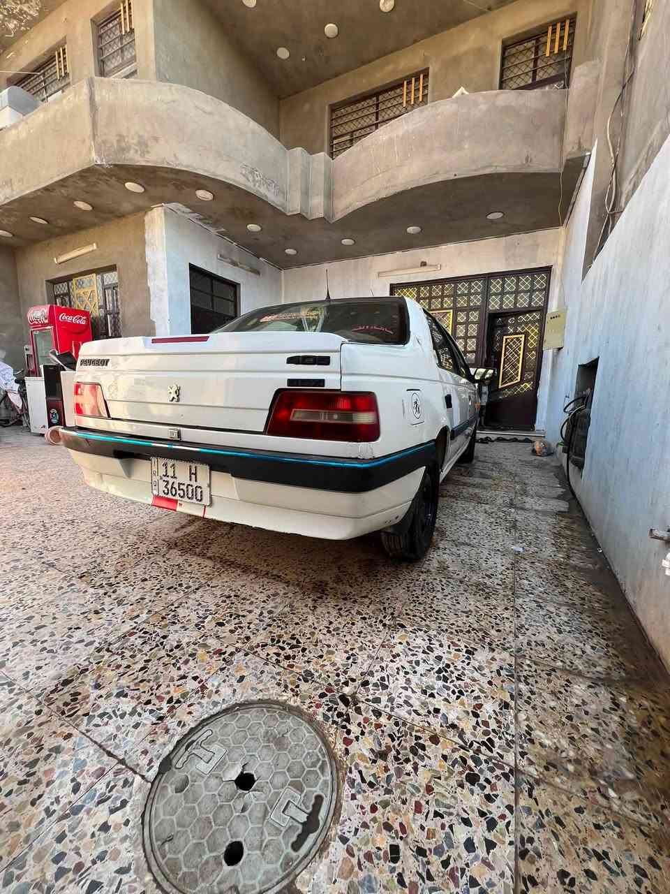 السلام عليكم بيجو لميس 2009 محلك و كير  خير من الله تبريد شغال بس بيها ملاحضات بس السياره خير من الله و مستعجل ع بيعتها المكان بغداد و السعر 27 و بيها مجال لطيبين و هاذ ***********
