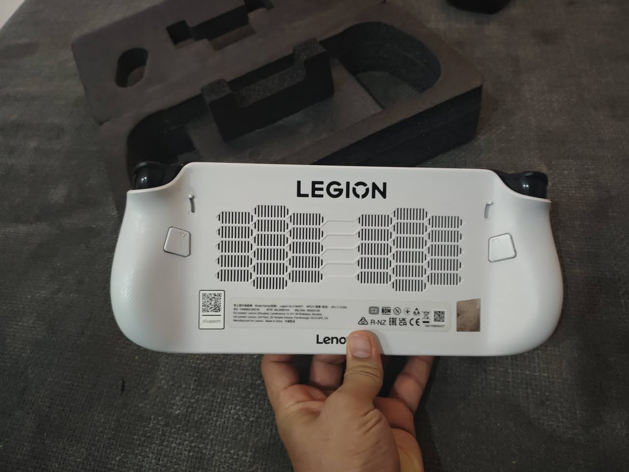 Lenovo legion go s  للبيع
الجهاز نضيف جدآ استعمال قليل . المواصفات👇 
وتساب فقط ***********

المعالج: AMD Ryzen Z2 Go (4 أنوية، 8 خيوط، 3.0 - 4.3 جيجاهرتز)
​المعالج الرسومي: AMD Radeon مدمج
​الذاكرة العشوائية: 16 جيجابايت LPDDR5x-6400 مثبتة
​التخزين: 1 تيرابايت SSD M.2 2242 PCIe 4.0x4 NVMe
​الشاشة: 8 إنش IPS، (1920x1200)، WUXGA، سطوع 500 نت، 100% sRGB
​معدل التحديث: متغير بين 48 - 120 هرتز
​الزجاج: Panda King مضاد للبصمات ومنخفض الضوء الأزرق
​الدعم اللمسي: شاشة In-cell تدعم اللمس حتى 10 نقاط
​نظام التشغيل: ويندوز  11
السعر : 750 الف / تجي تفحف الجهاز وتلعب وتشوف ادائه . العنوان ناصريه . توصيل مامتوفر
