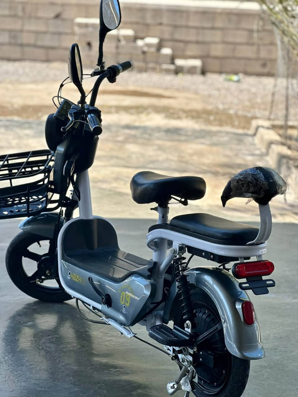 ⚡ للبيع دراجة كهربائية بدون باتري ⚡

دراجة كهربائية حجم 14، نظيفة جدًا ومستخدمة قليل ، وباقية بحالة الشركة.

🔋 البطارية: حجم الباتري 48V – 12.5Ah
📏 الحجم: 14
💡 نشرة بيضاء
💡 إمكانية إطفاء اللايت وإبقاء النشرة البيضاء
↔️ إشارات يمين ويسار
🎛️ تشغيل عن بُعد
👥 مقعدين
🎒 مناسبة جدًا لطلبة المدارس
✨ نظافة ممتازة وحالة شبه جديدة

📍 المعاينة خير دليل، والدراجة جاهزة للاستخدام.
💰 السعر: [السعر خاص]
📞 للتواصل: [***********]
