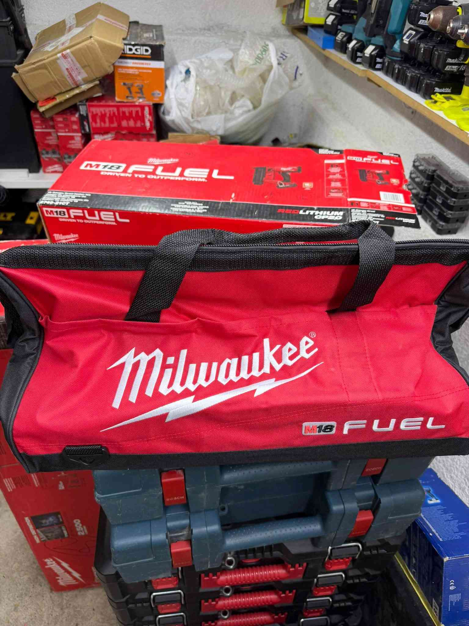 سلام عليكم اخوان
اتوفر مسدس بسمار ملواكي Milwaukee  فيول برشلز 
ياخذ من 16 الى 54 يضرب صلي ومفرد 
توصيل متوفر 
الشراي ايراسلني او يتصل 
*********** واتساب

