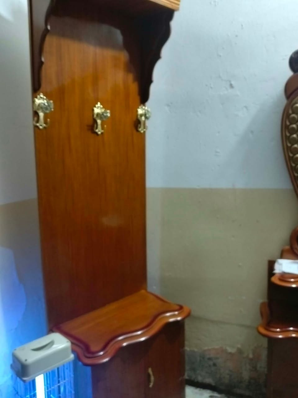 غرفه نوم للبيع نضيفه تسكام سعره 700وبيه مجال لو شراي لا يعامل اترجاكم

