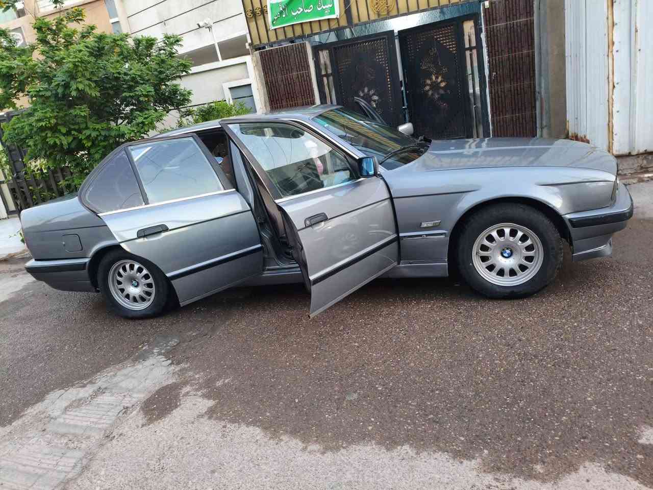 السلام عليكم
للبيع او المراوس 

BMW 525 مفتوح 
موديل 90 
كير ومحرك وتبريد وصدر امامي وخلفي كامل  
فقط نقص شيال الكاردن والبور بيهن عطل 

السيارة جاهزة وخير من الله فقط ذني نقص الي ذكرتهن 

 السعر : 55$ وبيها مجال بسيط 

مكان السيارة : بغداد/ حي العامل 

رقم الهاتف :  ***********

