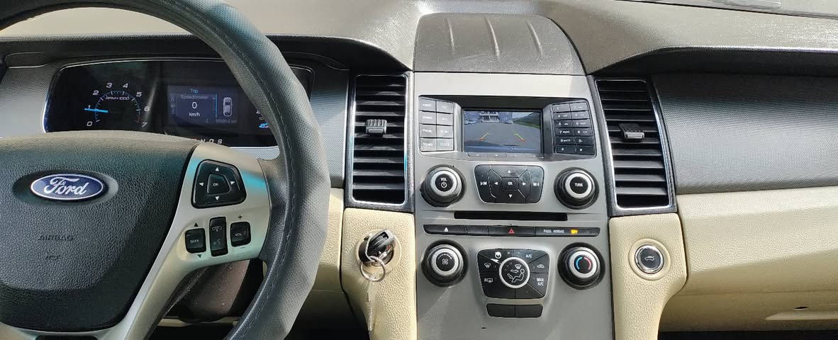 Ford taurus
فورد تورس 2018 SE
6 سلندر ، مكينة 3.5 

ماشية 68 الف مايل ، السيارة استخدام شخصي , سيارة نضيفة وممتعوبة ابد ، رقم السيارة حلوة

داخل بیجي ، کامیرا ، بلوتوث 
سنويه ورقم جديد لغاية 2029 
السيارة بيها جاملغ امامي ، والبونيد المقدمة فقط مصبوغة ، 
المكينة حتى لواتربمب مامفتوحة 

مابيها اي صرف السيارة اخت الجديدة
مكان السيارة سليمانية 

***********
