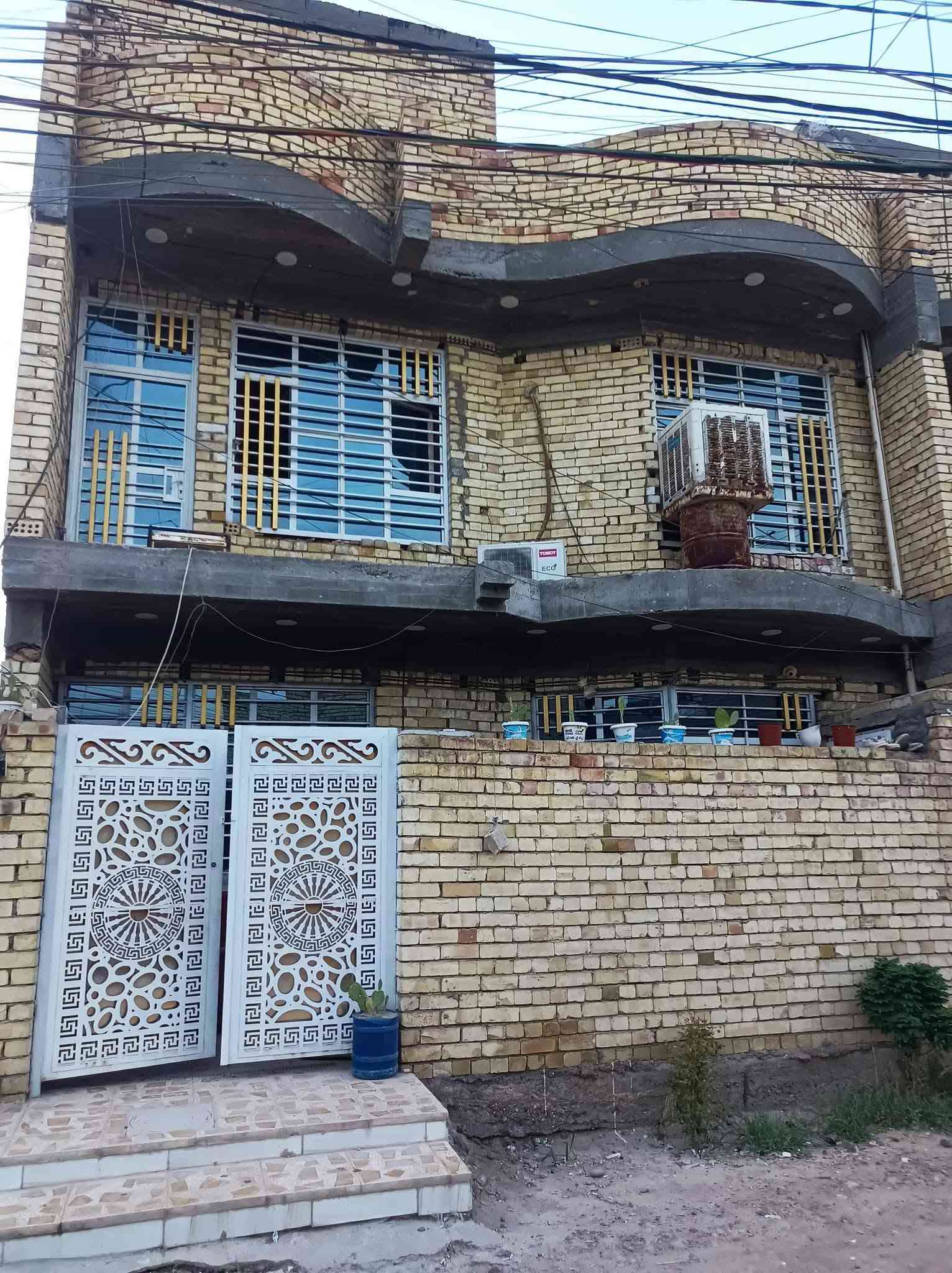 السلام عليكم بيت ٨٠ متر ركن طابقين طابو زراعي سند ٢٥ وكالة ام الصورة خدمات متوفرة بي ٣غرف واستقبال وصالة عدد ٢ حمام عدد ٢ العنوان زعفرانية دور الشرطة شارع مول السعيدي ثالث فرع عن الشارع السعر ٨٠ مليون للاستفسار الاتصال ***********
