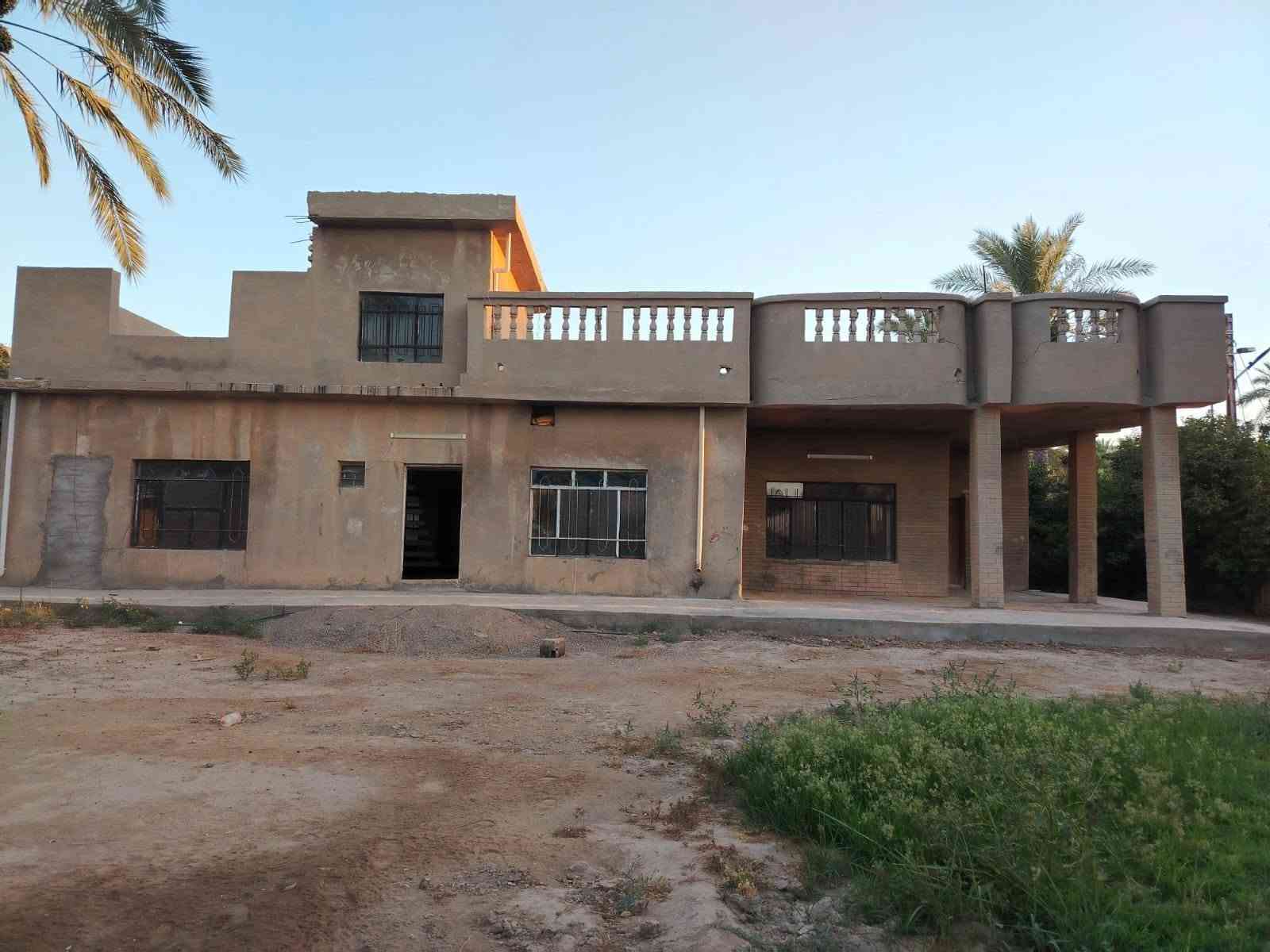السلام عليكم ورحمة الله وبركاتة بيت البيع منطقت الراشديه قريت النورالمساحه 710مترملك صرف البيت على نهردجله يربط على طريقين من الناحيه ويربط على شارع العام الي يودي على ادياله السعر150مليون اخوكم الشيخ محمد نصيف النداوي للستفسار والاتصال ***********
