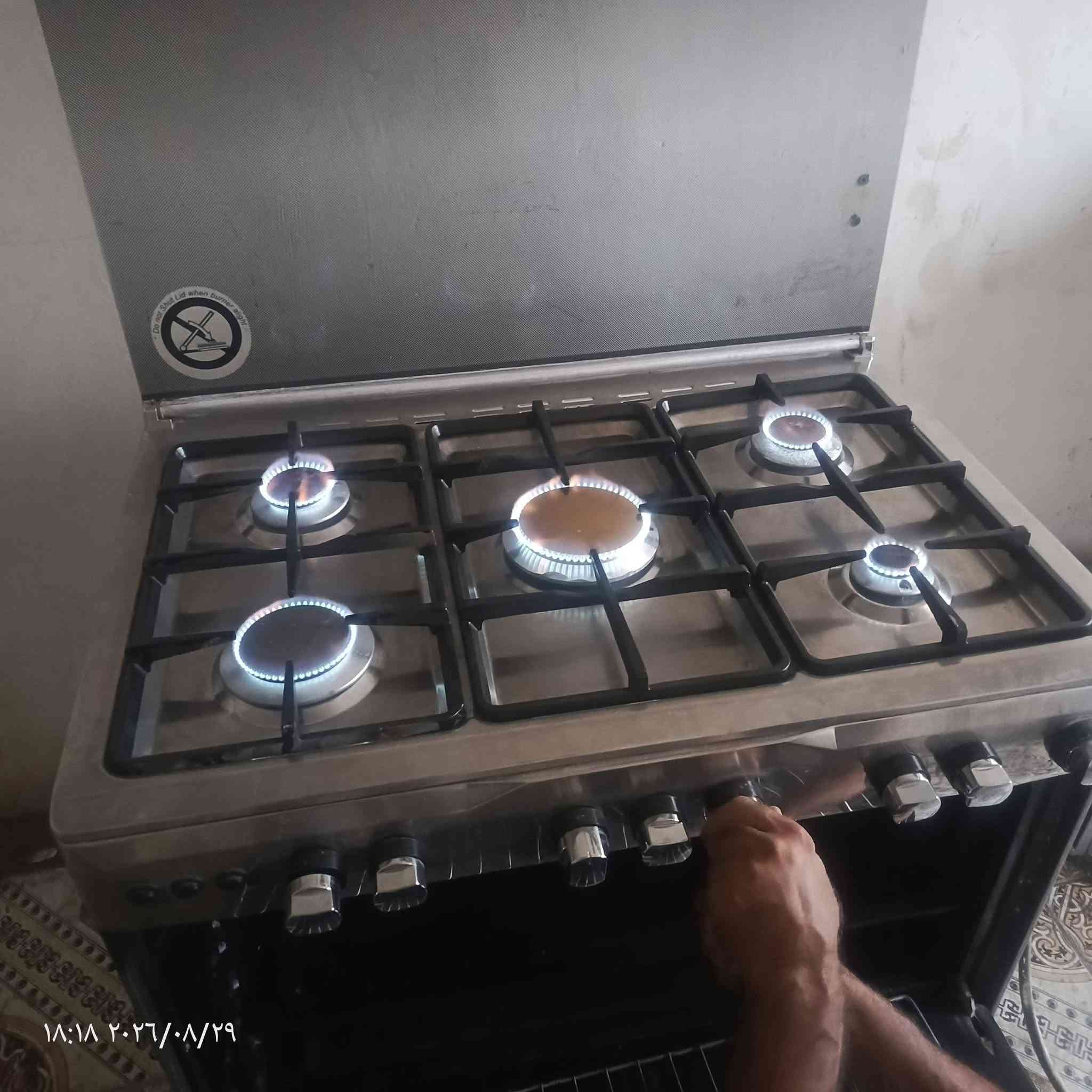 طباخ مصري نظيف جدا للبيع للاتصال ***********

