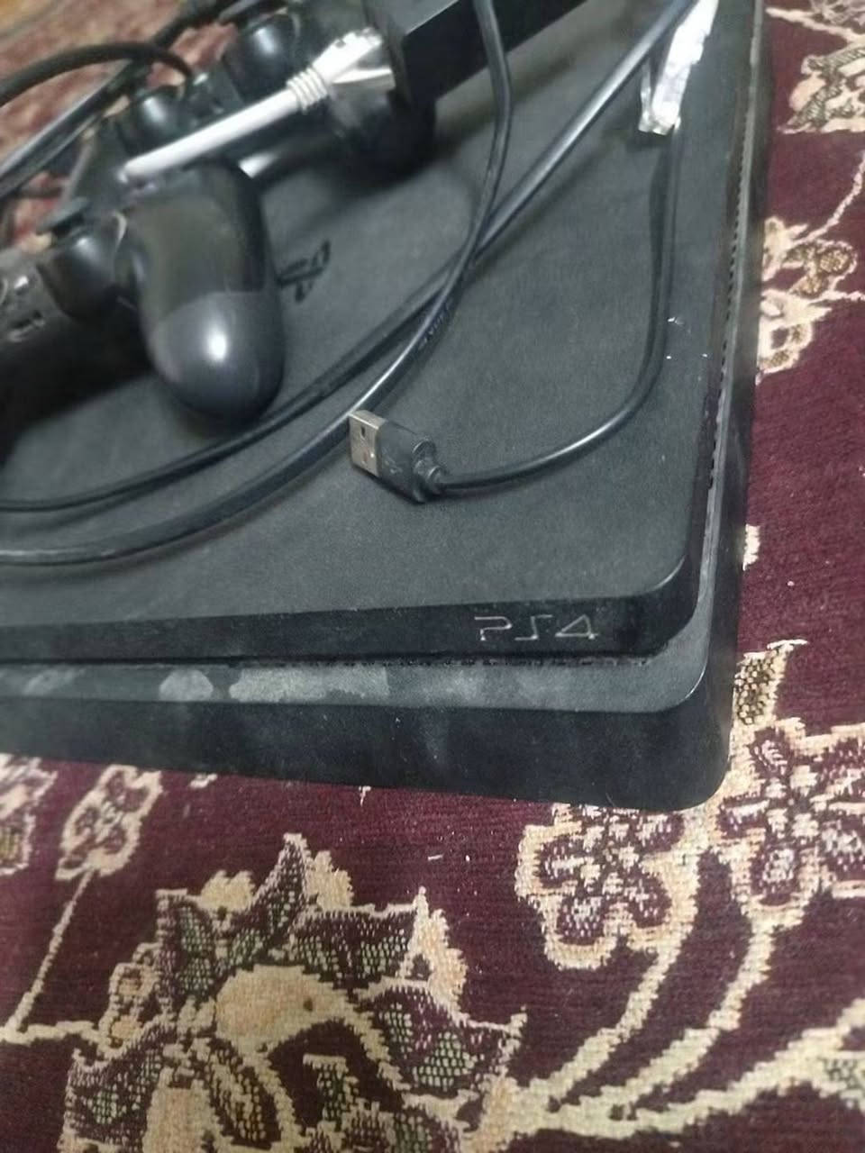 للبيع بلي 4 سلم  مهكر بي أكثر من 10 العاب  مستعمل قليل نضيف حيل بس علي تراب ويا يو بي اس  السعر 300 وبي مجال
 العنوان بغداد الدوره
***********
