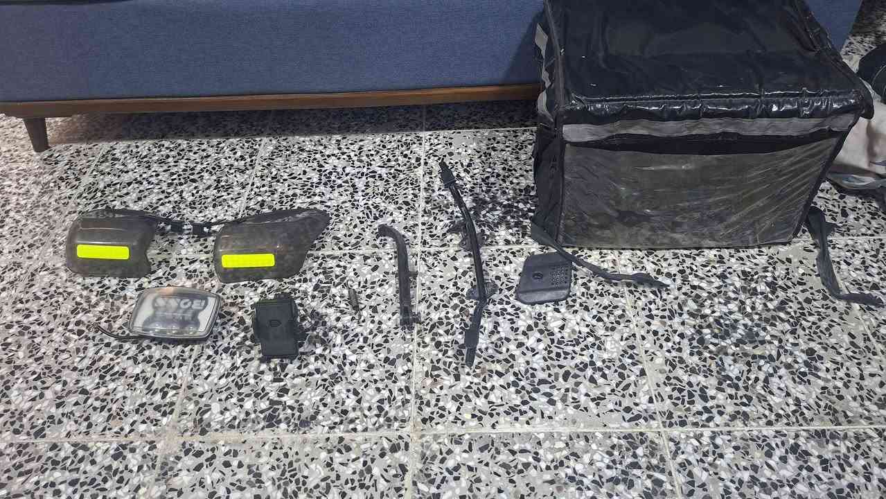 ***********كلهن 35 
الايت امامي زنزن
ستان صفح الصلي 
جنطه نضافه 60بل ميه
ستان جهاز مو العادي 
دواسه اصليه 
وصفاحيات مال ايد جدد مشديتهن
