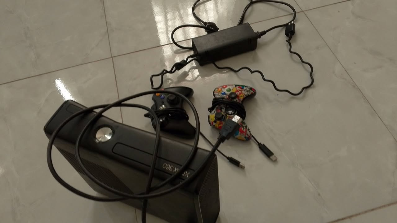 بلي اكس بوكس 360الاصلي مهكر كل الالعاب بي مهكره وعل فحص اخو الجديد والله العضيم مامستخدم هواي وبي ضمان 
النضافة/85%
السعر /150و بي مجال 
التواصل /***********اذا تسئل عليه افتحلك كامره وشوفه نضيف المراسله واتساب
