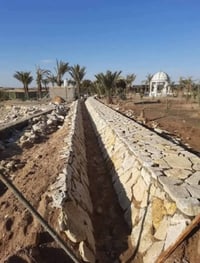 بناء حجر • اسيجه • ممرات