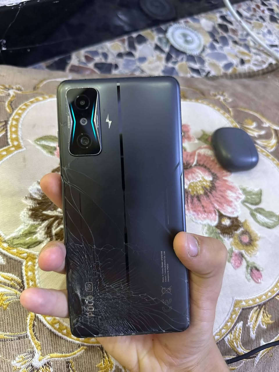 هاتف مال العاب ابو الشفتات مراوس فقط
للمراوس فقط بوكو F4 GT 5G ذاكره 128 عشوائي 16 معالج سناب دراجون 8 جين 1 ببجي 120 فريم فول بل العاب جهاز كلش حلو بس ضهره مفطور للمراوس شعندك نزل مكان بغداد البياع ***********
