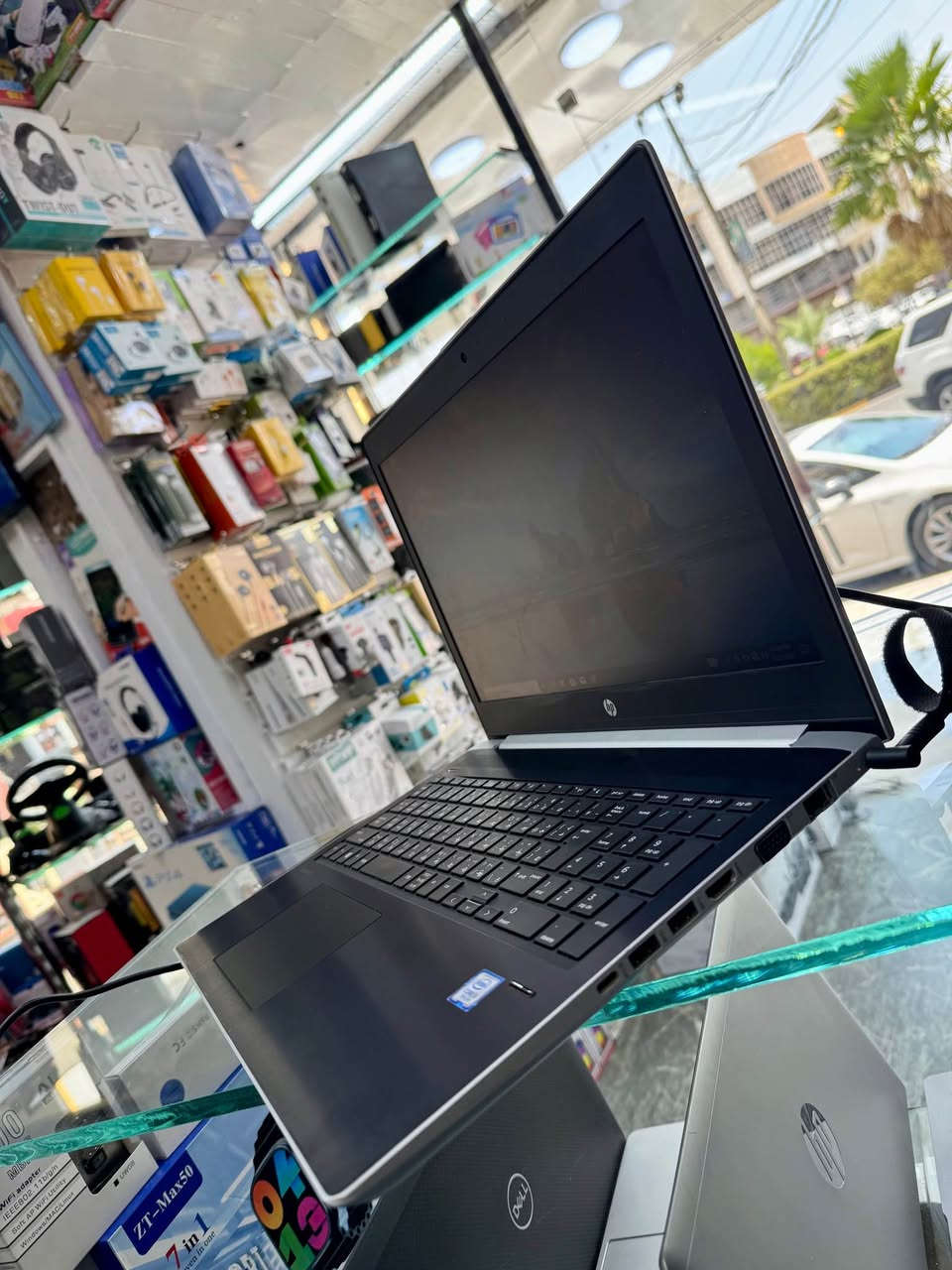 لابتوب core I 5 الجيل السابع
Ram 8 GB DDR4 قابل للتطوير 
هارد تخزين 256 SSD قابل للتطوير مع إمكانية إضافه هارد ثاني 
شاشه كبيرة بدقة عاليه حجم 15.6
كرت شاشه داخلي ٤ كيكا 
لابتوب نحيف جدا slim 
فق بسعر 215 الف دينار 
Fox store 
موصل الزهور 
***********
***********
يتوفر توصيل جميع محافظات العراق ٥ الف دينار فقط 🚚🚛 موصل, نينوى
