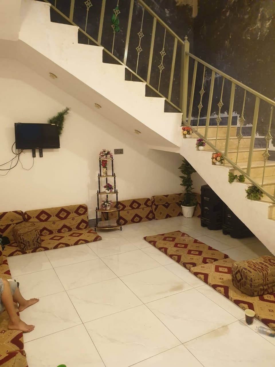 سلام عليكم بيت للبيع مدينة الصدر قرب حسينيه الامام المهدي مساحه ١٢٥م  طابقين اربع غرف  الاول كامل والثاني عوزه ارضيه وبياض  مطلوب اسكان ٤٥ مليون *********** 
 ***********
