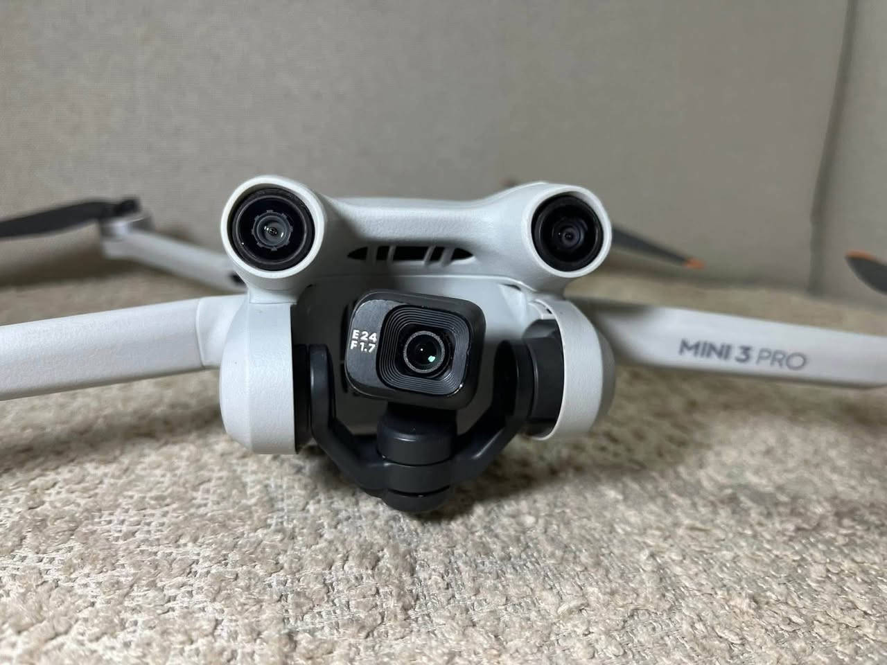 درون طيارة تصوير
 
DJI MINI 3 pro 
مني ثري برو سمارت

غنية عن التعريف
نظافة 100%

كامل ملحقات ثلاث بطاريات وجنطة وريمونت شاشة 
تصوير 4K دقة 48 ميكابكسل HDR
تصوير عامودي افقي

مدى 12 كيلو ارتفاع 500

بيها حساسات اصطدام 8
بيها وضعيات تتبع تلقائي 
لتواصل واتساب فقط الرقم مغلق فقط واتساب 

***********
