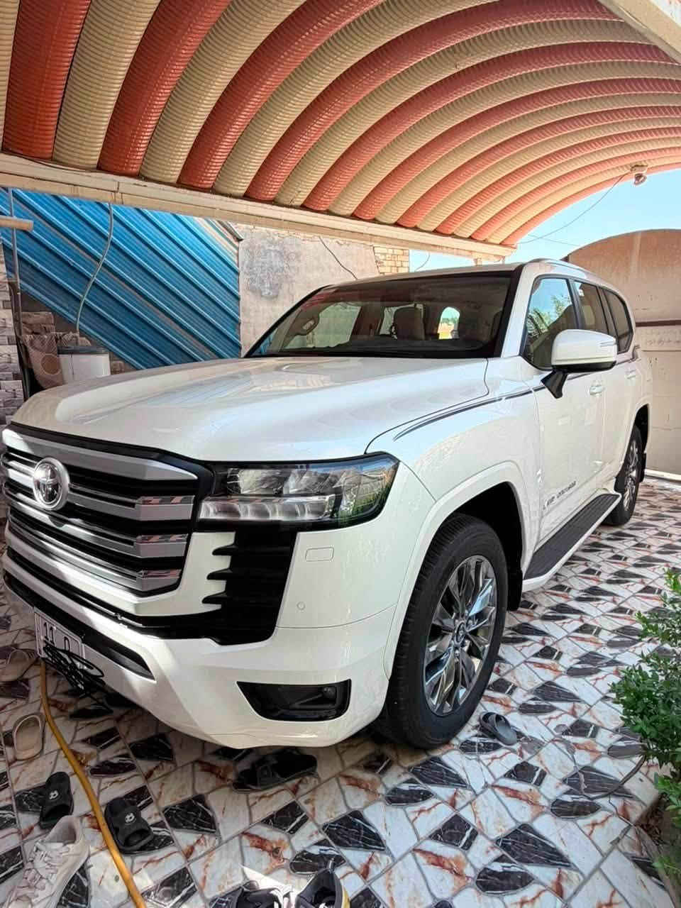 لاندكروز  GXR  موديل.    25
رقم بغداد 
ماشيه. 18500
داخل الضمان السياره 
كفاله السياره 
مواصفات 
2كشن كهرباء
2كشن تبريد 
كامره وحده 
حساسات 
3 شاشات 
وباقي المواصفات المعروفه 
بيع فقط 
الاستفسار الاتصال. ***********
