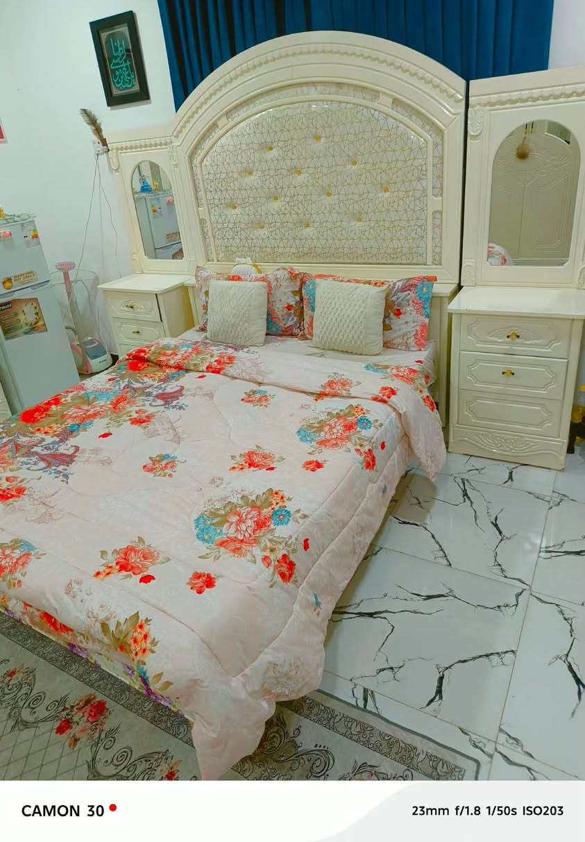 سلام عليكم غرفه نوم عراقيه درجه اولى استعمال قليل مكاني كربلاء. قرب فلكه الثوره 
*********** Singapore

نص مكتوب في الصور:
- CAMON 30 • 23mm f/1.8 1/50s ISO215
- CAMON 30 • 23mm f/1.8 1/50s ISO177
- CAMON 30 23mm f/1.8 1/50s ISO203
- CAMON 30 23mm f/1.8 1/50s ISO280
- CAMON 30 23mm f/1.8 1/50s ISO240