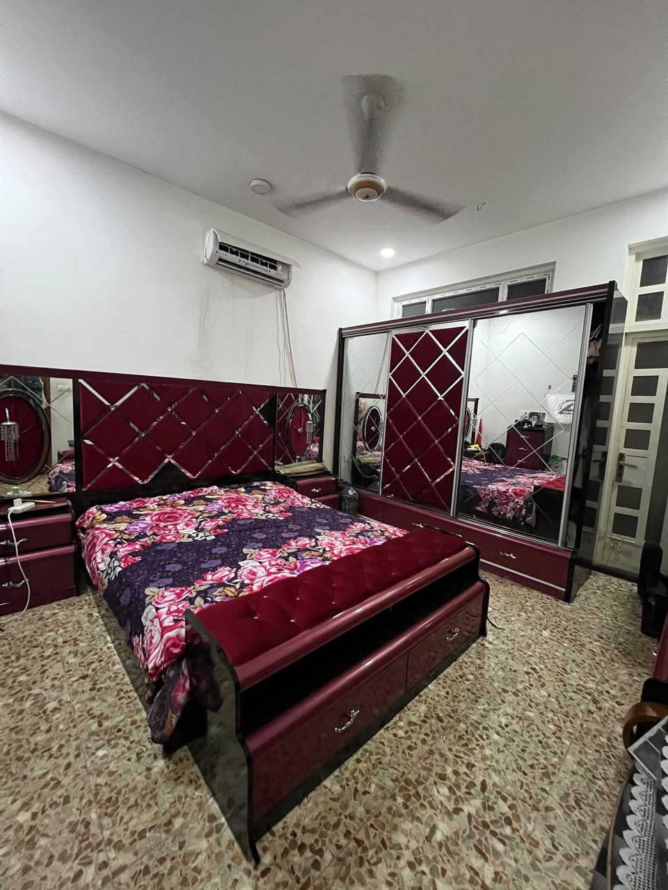 غرفة تركي 7 قطع بة 500 بغداد العطفيه جامع براثا
***********
