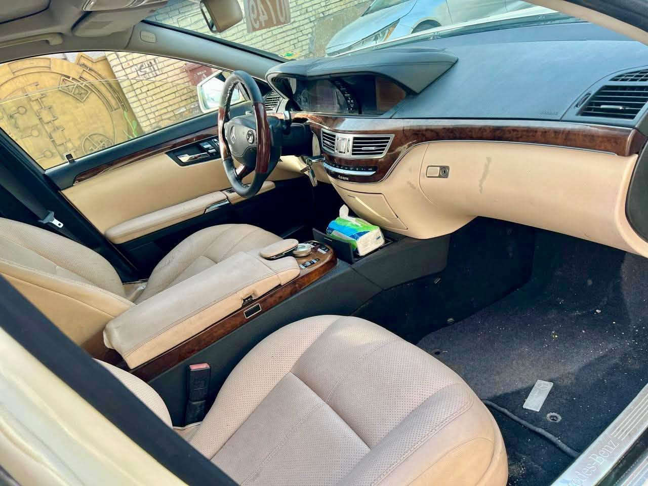 ادوات ادوات 2009 محدثهً13 AMG فول الفول.  كصته جنطه  رقم شمالي متومه شرط حاسبه   بيع او مراوس السعر 70 ورقه وبيها مجال  مكان السياره بغداد لاستفسار ***********ادوات ادوات كصته جنطه
