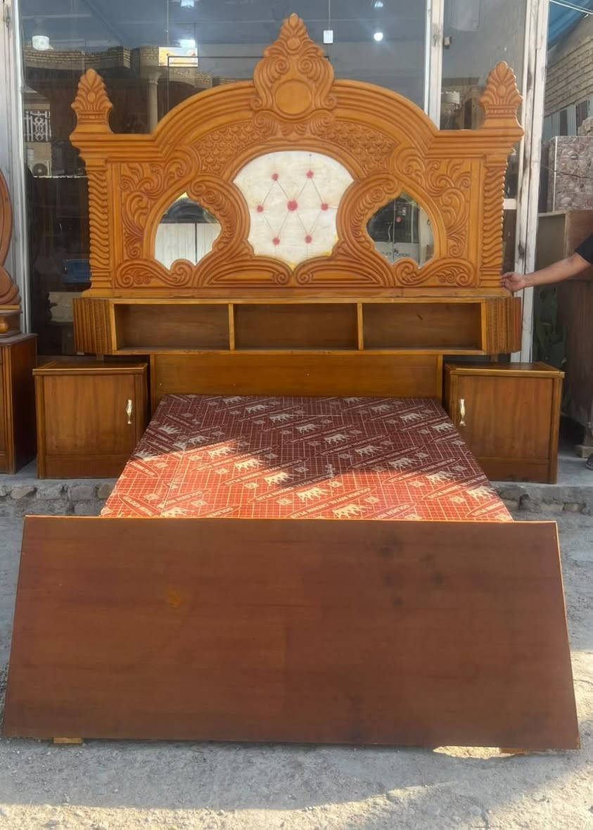 غرفه نوم ام السته طابقين داخل وخارج صاج ضهر جرجوبه زاويه كنتوري رتفاع الكنتور خمسه ملم عنوانه كوت حي الجهاد شارع النجارين نجارة ومعرض الحجامي الاتصال او مراسلة الصفحه سعره مع الشد والنقل علينه داخل الكوت ***********
