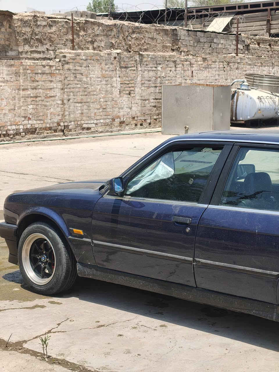 السلام عليكم للبيع او مراوس حسب القناعة
BMW E30 325i

مكينة 25 مفتوح بدون تبخير وتنقيص 
تبريد شغال 
كير عادي شورت شفت نمرة طويلة 
اكسل بلادي جديد 
حدادية امامية خلفيه كله تضيفة وخير من الله

كهربائيات كله شغاله بدون جطلات
وميكانيك كله كاملة مكملة مكفولة

رقم بغداد مشروع وطني باسمي تحويل ثاني يوم سنوية نافذة
دوس جوانب AC 
لحيه خلفية AC
سبايدر  m1
السيارة كاملة مسويلة ادامة كامله :
بلكات جدد 
نوزلات جدد 
فيت بم جديد
فلتر بانزين جديد 
راديتر جديدة 
مروحه ميني كوبر اصلية جديدة 
واتر بم جديد 
قوايش تبريد وال بور وال داينمو كله جديد اصلي بدلتهن 

السيارة بدون ضربة بدون خياسات بدون كص شواصي جدا نضيفة 

كل نقص مابيه فقط ترتيبات بسيطة 

مكاني بغداد البلديات ***********
السعر 52 وبيه مجال
