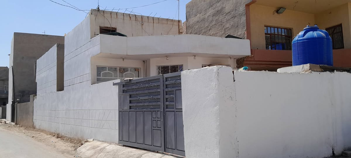 بيت للبيع الرحمه خلف دور الاساتذه
المساحه ١٢٠متر
طابو زراعي سند٢٥

غرفتين نوم صاله واستقبال ومطبخ وصحيات

خدمات كامله تبليط وماء ومجاري وكهرباء

السعر 75 وبي مجال

استفسار الاتصال على الرقم

***********

***********

