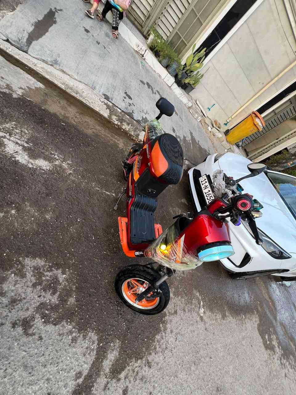دراجه x900 دراجه نضيفه تشتغل أربع نمر بس الملر الآمامي مكسور بصمتين وسويجين وبطاريات كبار الدراحه  السعر 375 وبيه مجال بسيط للتواصل ***********
