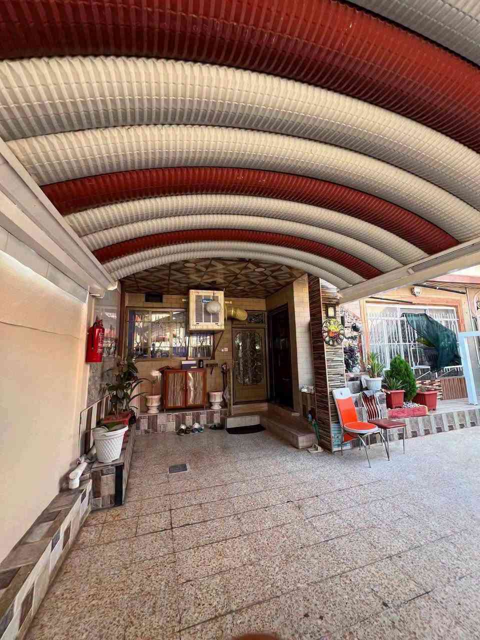 السلام عليكم دار للبيع
والطابق الثاني شقة باسم الشرعي دار كلش حلو ومرتب 
وبسعر مناسب العنوان حي الزهراء المدخل الأول 
‏‪***********‬‏
