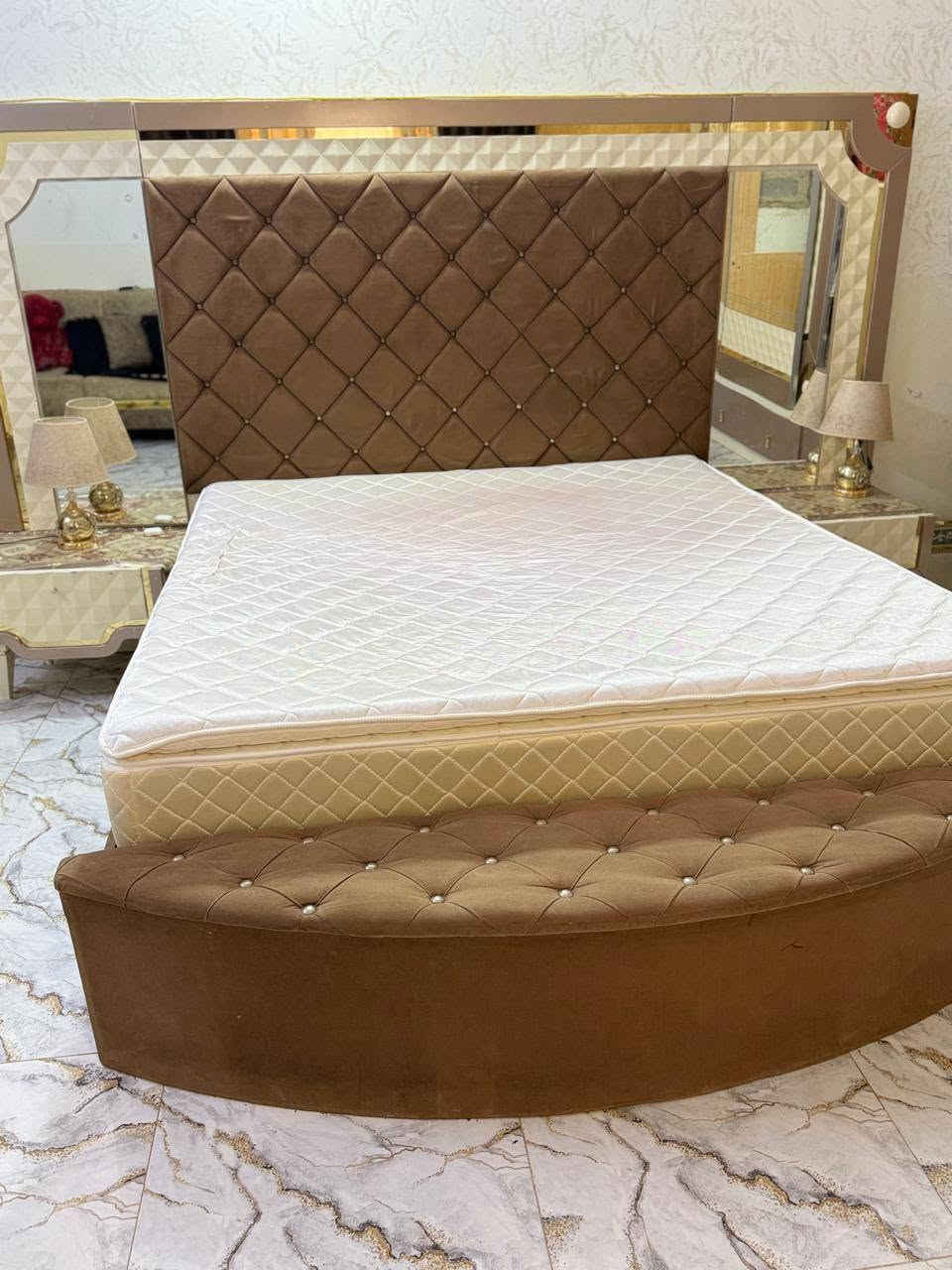 غرفه للبيع تركي 9 قطع كلش حلوه مثل مموضح برغي وچوي منام مالها حطاطه عراقي سعرها 700 وبيها مجال للستفسار ***********
***********

