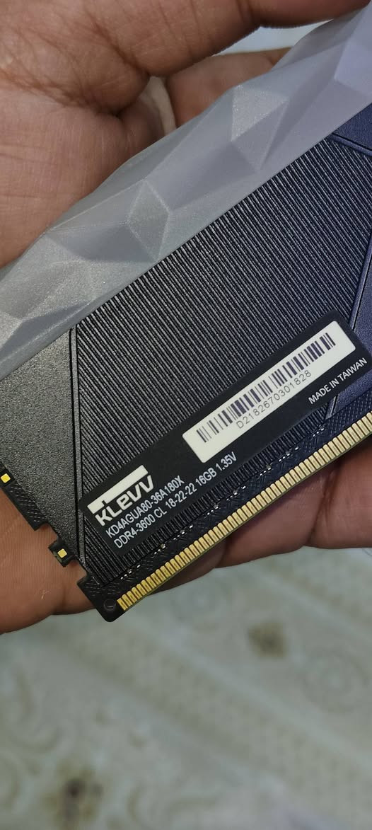 ذاكرة 32GB • DDR4 3600 • RGB
