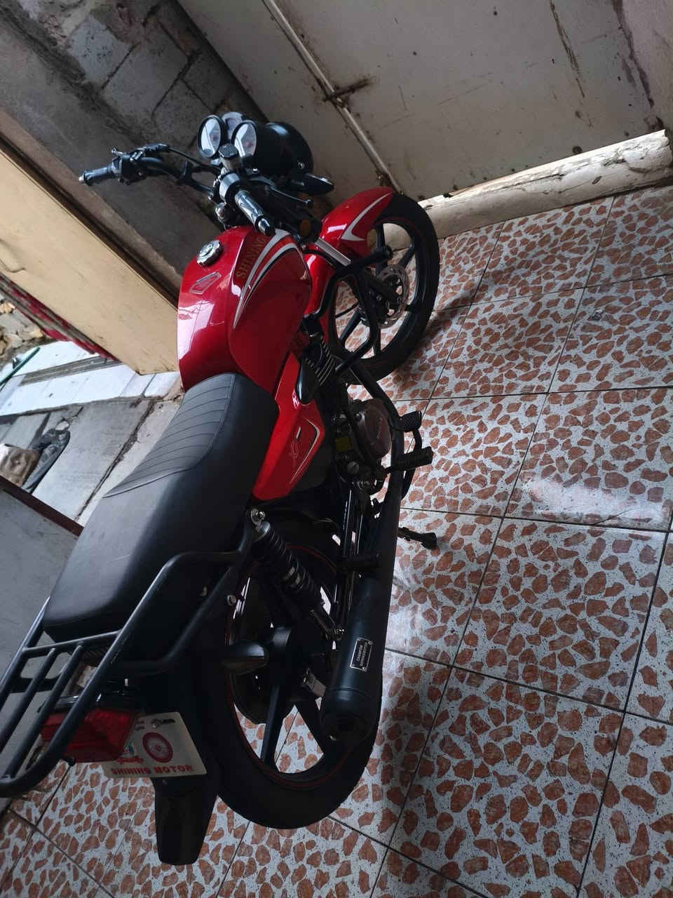 السلام عليكم  دراجه للبيع داي ون موديل 24 سنويه نضيفه مثل البصوره  والسعر خاص *********** هذا رقم الواتساب والخاص مفتوح
