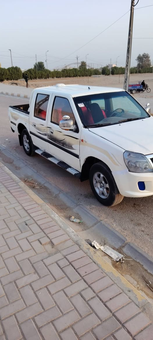 سلام عليكم فوتون للبيع موديل ٢٠١٣ رقم قادسيه بدون تحويل  مكينه وكير وحداديه جدد تخم تاير جدد مكانه ديوانيه رقم *********** سعر ٢٥وبيه مجال
