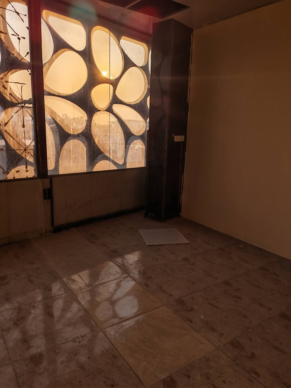 ياالله يوجد شقه طابق ثاني زيرو اللايجار تكون غرفتين وصاله ومطبخ وخدمات زيرو نضام مصعد ودرج ايجاره 500 قفل موقع الدوره شارع زيتون قرب من اقصابت ابو خليل الاستفسار ***********
