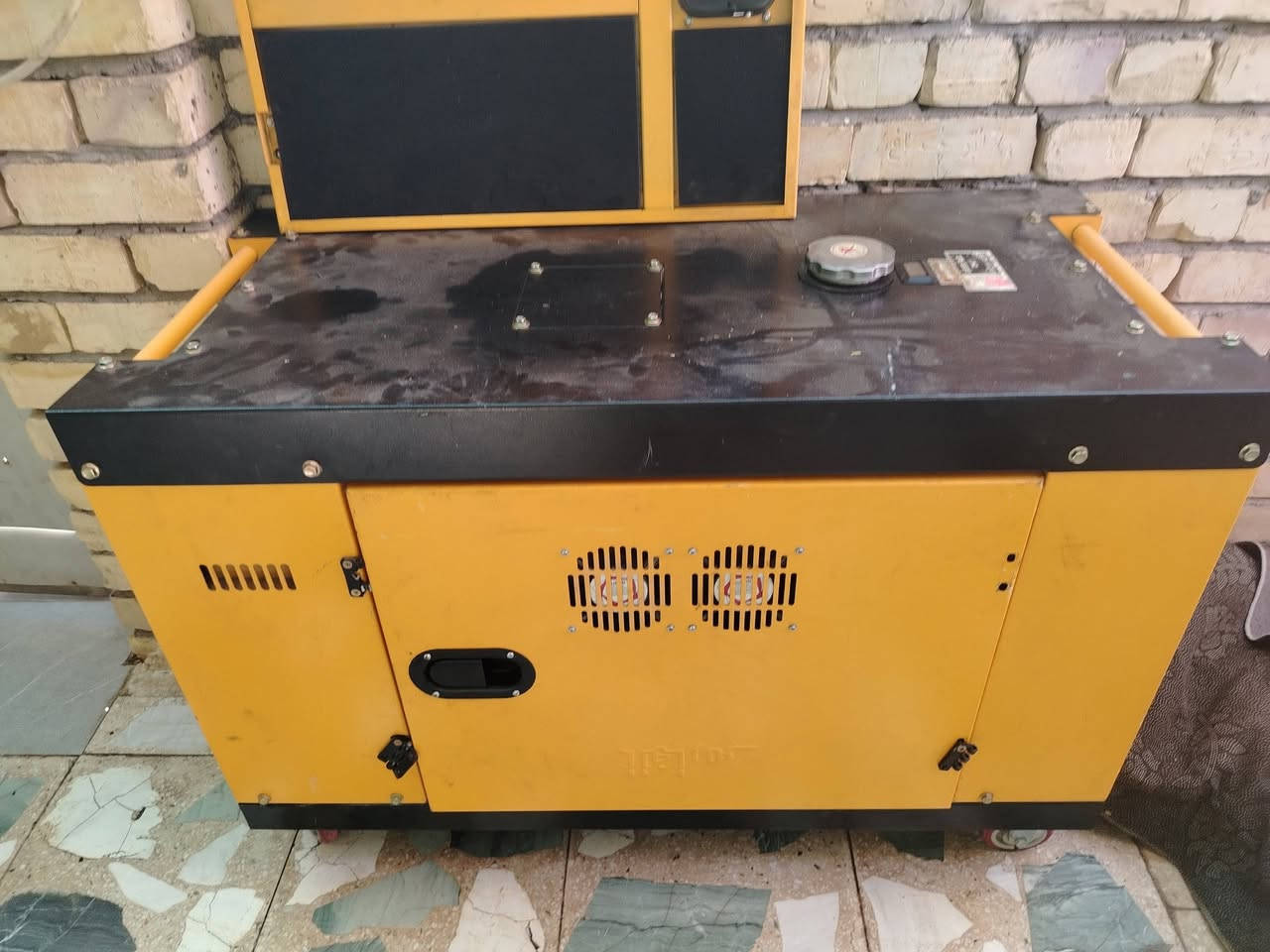 مولده للبيع اسمه كامه كاز بيه عطل بسيط تجفيت سعر التصليح 200الف نظيفه امانت الله سعر  مليون وربع وبيه مجال حق الكروه العنوان الحسينيه الراشديه مدخل المرور  الرقم ***********
