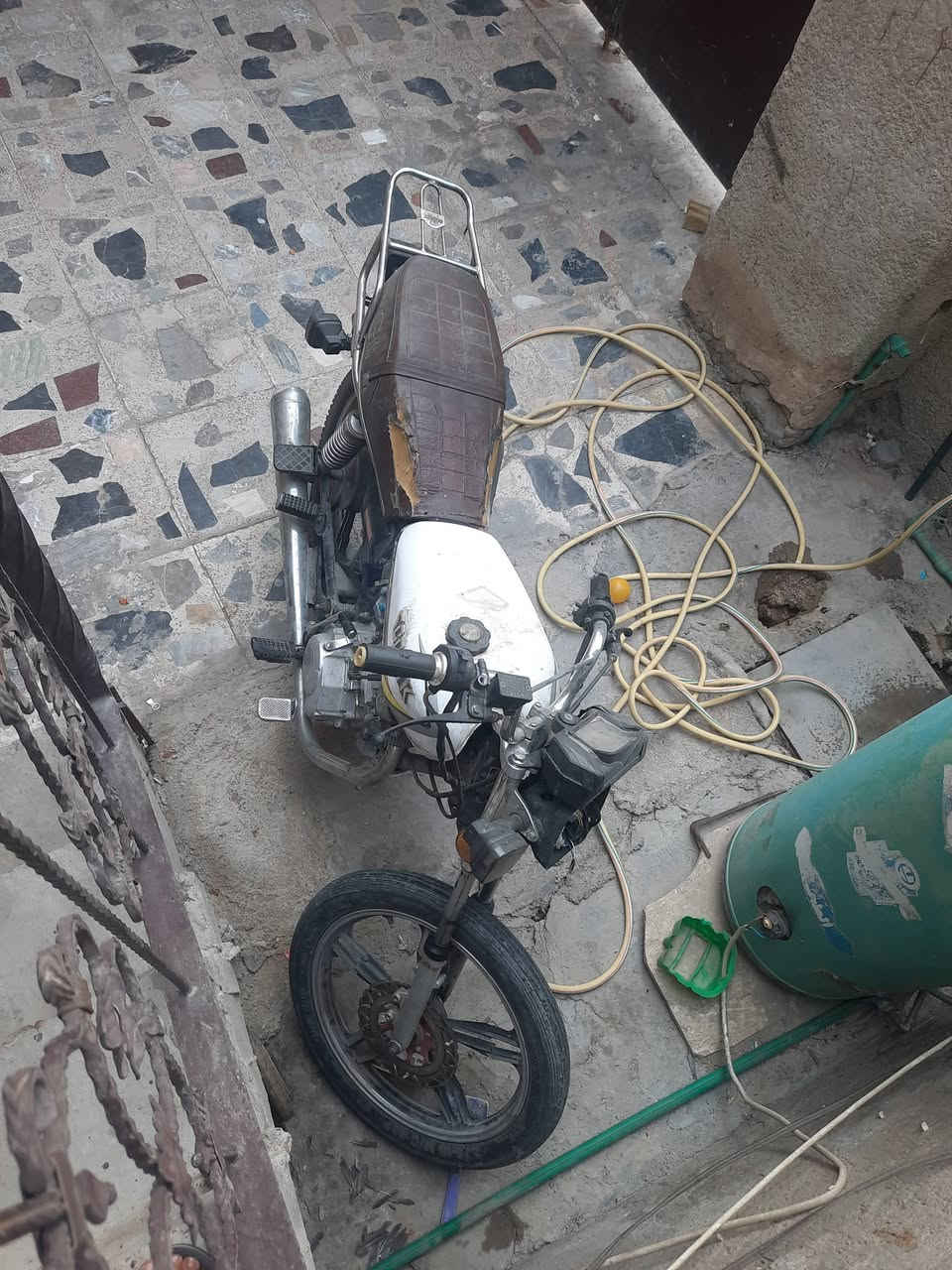 دراجة ايراني موديل 23 للبيع 5 كير نقصها بس كهربائيات دراجة ما مفتوحة وخير من الله وعهدي بعد وياها غراض انطيها للي يشتري السعر 300 الف قفل 
بغداد شعب قرب سوق 4 الالف 
***********
