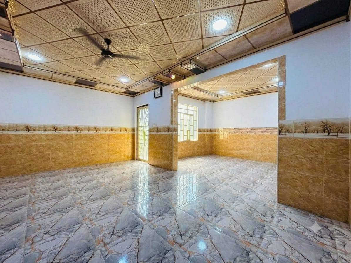 بسم الله الرحمن الرحيم
بيت حي الملائين الثانيه دار مساحة 250متر الواجه12.5نزال20متر
يتكون ثلاث غرف نوم واستقبال وغرفة طعام ومطبخ ومشتملات داخليا وخارجيةوحديقةومحل
 السعر 100 او بيها مجال بيع مستعجل ؟ 
للاستفسار الاتصال على هذا الرقم
***********
***********
