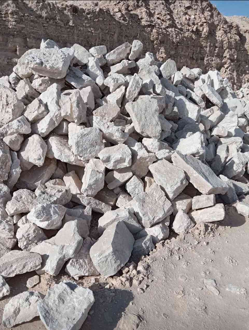 السلام عليكم ورحمة الله وبركاته يوجد حجر للبيع لمكان جباب سعر مناسب اتصل على رقم فقط***********
