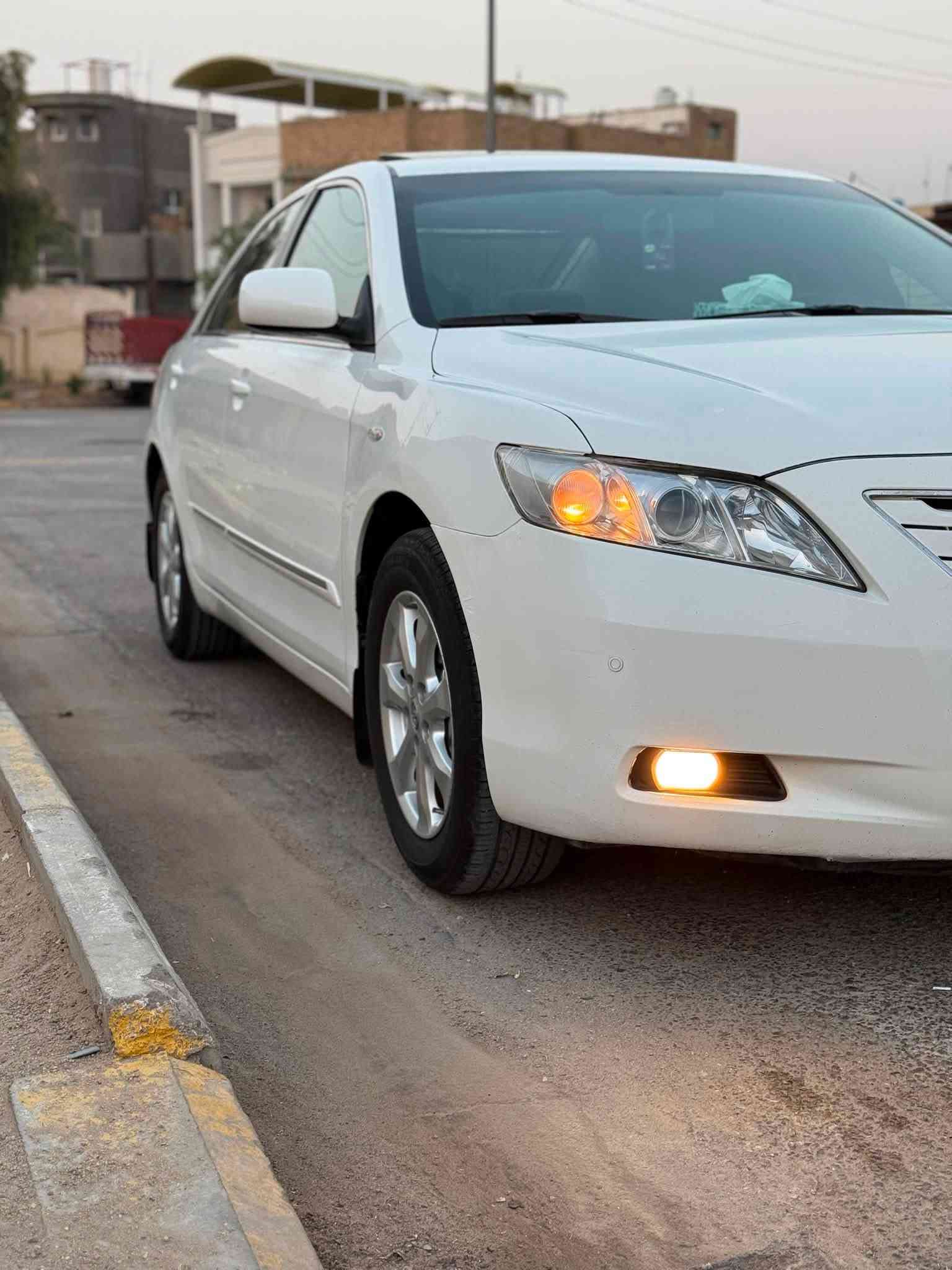 السلام عليكم 
للبيع فقط 
كامري 2008 
رقم بغداد تحويل 
كفالة من الضربه والصبغ والتبديل والفتح والبارد 
محرك كير كفاله 
السياره فول مواصفات
فتحه 
وكشن كهرباء 
وبردة خلفيه 
حدادية وتخم تاير جدد 
مابيها كل نقص جاهزة من كل النواحي 
المكان الناصريه 
للأستفسار 
هـ ***********
