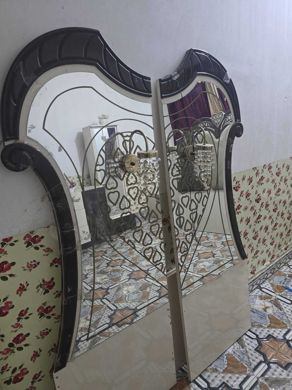 غرفة اخشاب تركي مستعمل مفصخه وجاهزه السعر 550 وبيها مجال قليل للاستفسار الاتصال على الرقم ***********
