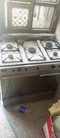 طباخ • مع فرن • نظيف