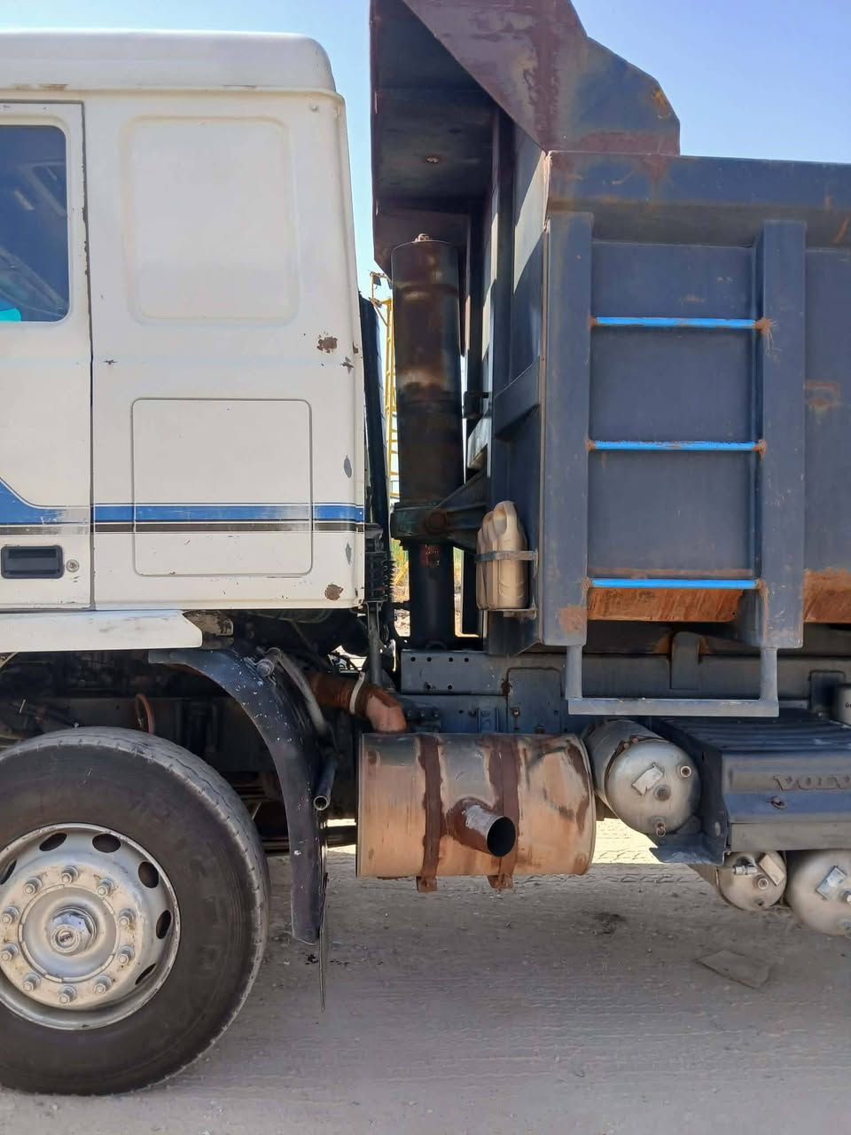 للبيع فالفو ايف ١٢ محرك ٢٢ كير ٣ ب٣ مجموعه النكي مكفوله سياره للاستفسار الاتصال على الرقم***********
