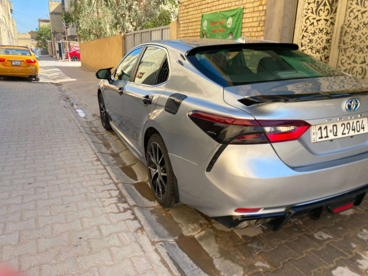 كامري 2023 SE فول مواصفات
ماشية 52 ميل
محرك 2500 هايبرد كفاله
بيها صبغ حزام عدا البابين مال السايق وخلف السايق اني ابيع حزام بيها طخه بسيطه باللغد الجاملغ راجع عليه وتعديل بقاعدة الشاصي الخلفي كلش بسيط 
سيارة كاعده وحلوه تعمير درجة اولى مابيها اي نقص 
مكان بغداد / الشعلة 
 واتساب *********** بغداد, العراق
