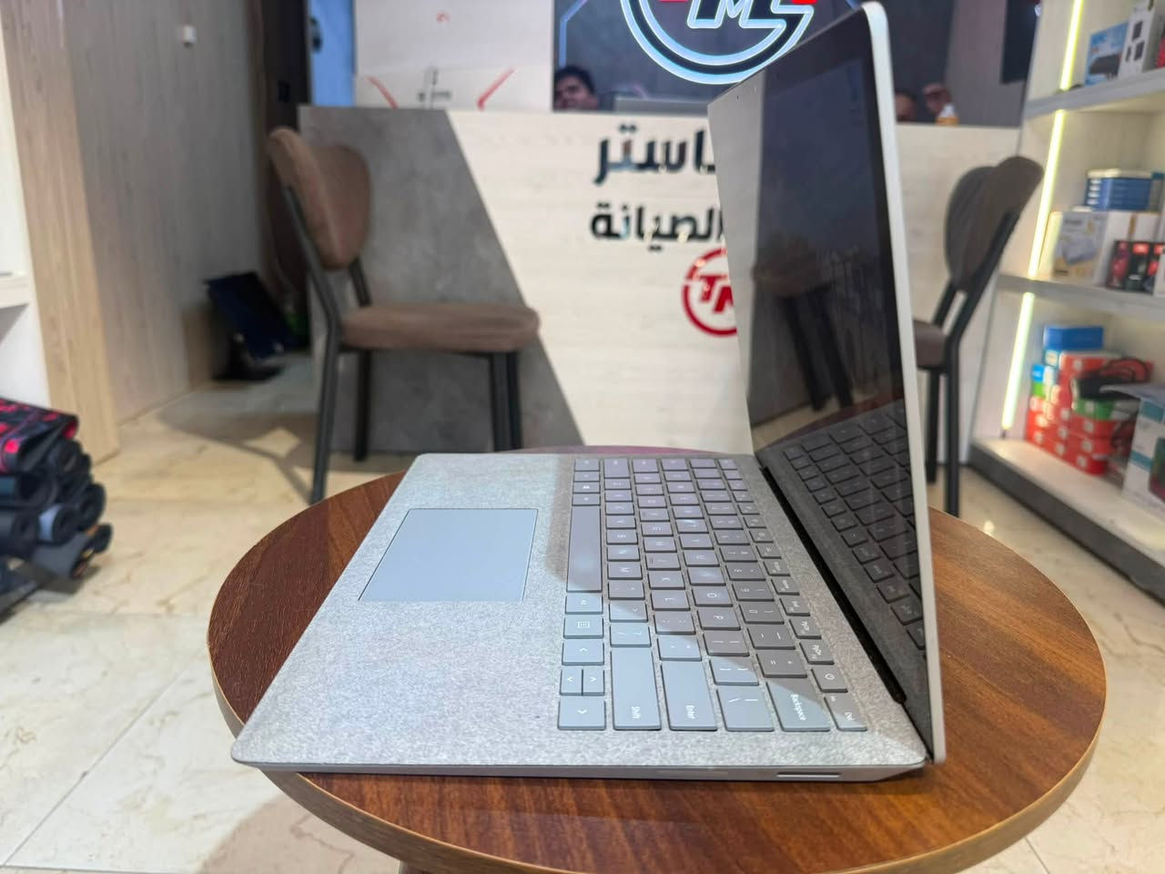 تمتع بشكل مكتبي وانيق 😮
من شركة  مايكروسوفت وهو جهاز المايكروسوفت سيرفس لابتوب ١   مشحون فقط ٨٩ مرة🔥

👨‍💻معالج كور اي سفن جيل سابع   i7-7660U

👨‍💻 رام (16 )كيكا بايت من نوع DDR3 بتردد 1866  MHz

👨‍💻 هارد ( 512) كيكا بايت من نوع

SSD M.2 Nvme Samsung من اغلى انواع الهاردات

👨‍💻 شاشة حجم (13.5) انج بدقة (2256x1504) (2K)

👨‍💻 كرت شاشة داخلي اريس 8 كيكا 

Intel Iris Plus Graphics 640

🔋 نسبة البطارية ٩٩٪؜ مشحونة ٨٩ مرة فقط  بنظافة عالية

👨‍💻 كيبورد متصل وضوئي مع امكانية اللمس بعشر اصابع والقلم ايضا 

👨‍💻 ياتي مع الشاحنة والكيبورد وصندوق عادي لنقله بامان.

📲 للتواصل ومعرفة الاسعار الاتصال على الارقام 

📞***********

📞 ***********

او التواصل على الماسنجر او الواتساب بلارقام اعلاه
